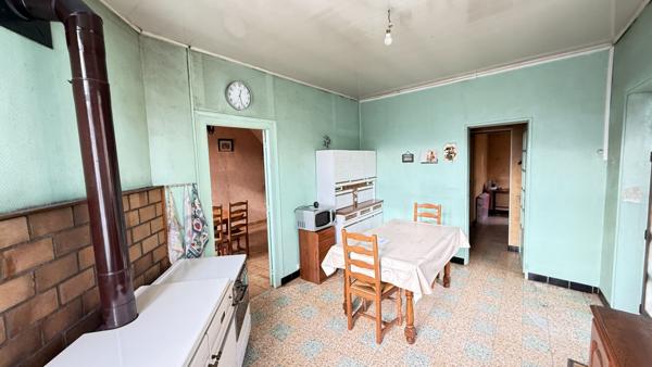 NOAILLES PROCHE Maison à Vendre 4 pièces- dépendance, grange, hangar , jardin