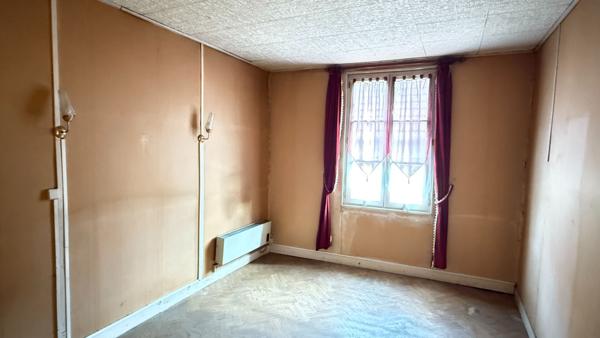 NOAILLES PROCHE Maison à Vendre 4 pièces- dépendance, grange, hangar , jardin