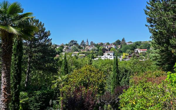 SAINT-DIDIER-AU-MONT-D'OR - BELLE MAISON FAMILIALE ENTIÈREMENT CLIMATISÉE AVEC VUE ET PARC ARBORÉ