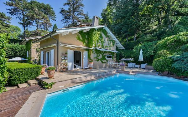 SAINT-DIDIER-AU-MONT-D'OR - BELLE MAISON FAMILIALE ENTIÈREMENT CLIMATISÉE AVEC VUE ET PARC ARBORÉ