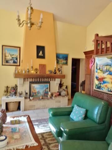 PESSAC- MONTEIL. Maison traditionnelle  a etage - 5 chambres -  Jardin - Grands garages