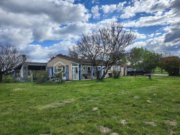 Nadège vous propose à la vente une maison de campagne
baignée de lumière, où chaque matin se lève sur un jardin de
3300 m² à votre entière disposition. Cette propriété, construite
en 1976, vous offre un cadre de vie authentique et paisible, loin
de l’agitation urbaine. Avec ses 127,83 m² de surface habitable,
elle est idéale pour les familles ou ceux qui rêvent d’un espace
généreux et fonctionnel.
Dès l’entrée, vous serez séduit par l’espace ouvert et lumineux
du séjour de 58 m², parfait pour recevoir vos proches ou créer
un coin détente cosy. Les 6 pièces de la maison, dont 4
chambres et 1 bureau, vous promettent un confort optimal pour
une vie quotidienne sereine. La cuisine américaine aménagée
invite à partager des moments culinaires en famille ou entre
amis, tandis que les 2 salles d'eau offrent une intimité
bienvenue.
Les atouts d’une maison à rénover
Cette maison, actuellement libre de toute occupation, est une
toile blanche prête à être transformée selon vos envies. Son
plain-pied la rend accessible à tous, y compris aux personnes à
mobilité réduite, conformément aux normes PMR. Avec ses 2,20
m de hauteur sous plafond, elle offre une impression d’espace
et de grandeur.
Le terrain de 3300 m², entièrement clos, est un véritable havre
de paix. Imaginez des soirées d’été sous les étoiles, des
barbecues entre amis ou simplement un moment de tranquillité
au milieu de la nature. La vue sur la campagne et l’exposition
traversante garantissent une luminosité naturelle tout au long
de la journée.
Côté pratique, la maison dispose d’un garage intérieur pour une
voiture et de plusieurs places de stationnement extérieures. Un
cellier spacieuse vous offre un espace de stockage
supplémentaire, idéal pour ranger vos outils ou vos souvenirs de
voyage.
Que vous souhaitiez en faire votre résidence principale, une
résidence secondaire, cette maison est une pépite à saisir. Son
état intérieur à rénover est une opportunité unique de
personnaliser chaque recoin selon vos goûts et vos besoins.
Un cadre de vie idyllique : entre campagne et tranquillité,
Un espace généreux : 127,83 m² de surface habitable, un séjour/cuisine de 58 m2,
Une cuisine américaine aménagée : pratique et conviviale,
Un accès PMR : une maison accessible à tous.
Proche de la commune de Castelnaud d'Estretefonds en moins
de 10 minutes, vous trouverez plusieurs commerces
(boulangerie, épicerie, primeur).
PRIX 233 200€ FAI charge vendeur
DPE D
GES C