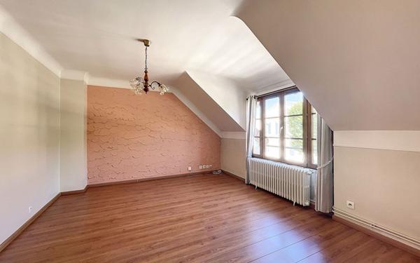 Appartement à louer    1 pièce •  Voisins-le-Bretonneux