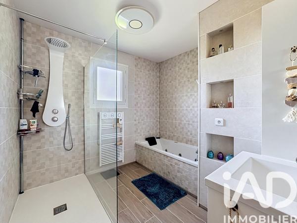 Maison à vendre 10 pièces 194,24 m² Osny