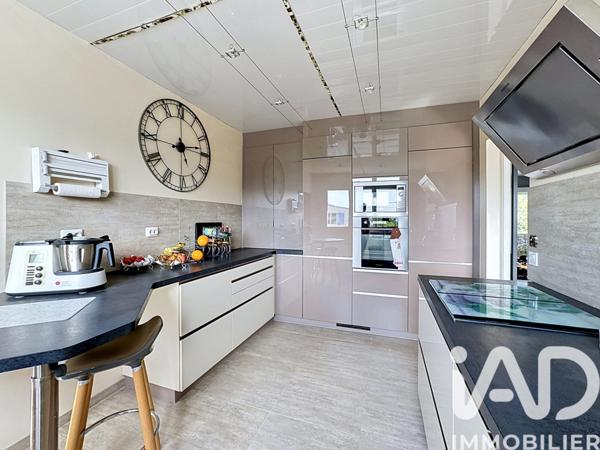 Maison à vendre 10 pièces 194,24 m² Osny