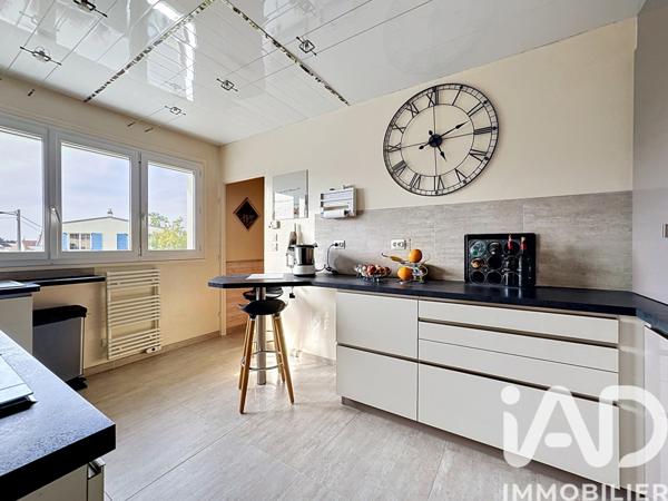 Maison à vendre 10 pièces 194,24 m² Osny