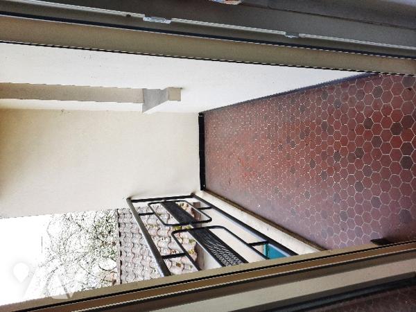 Pavillon sur deux niveaux qui offre deux logements- Jardin, terrasses et grande dépendance  !