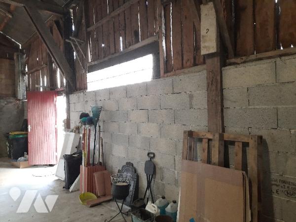 Pavillon sur deux niveaux qui offre deux logements- Jardin, terrasses et grande dépendance  !