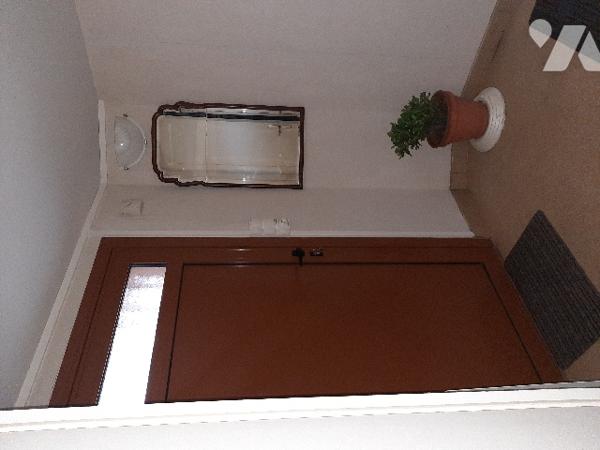 Pavillon sur deux niveaux qui offre deux logements- Jardin, terrasses et grande dépendance  !