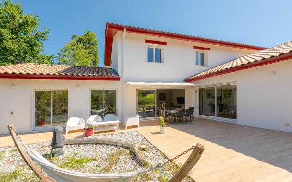 Villa T7 avec un appartement indépendant