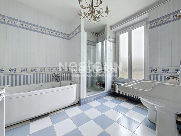 Maison à vendre en plein centre-ville de L'Isle-Adam avec dépendance - 6 chambres
