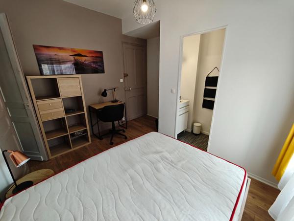 A LOUER : T1 à LILLE • • 450 € CC • Réf. 1537-3