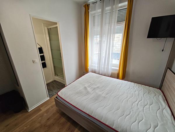 A LOUER : T1 à LILLE • • 450 € CC • Réf. 1537-3
