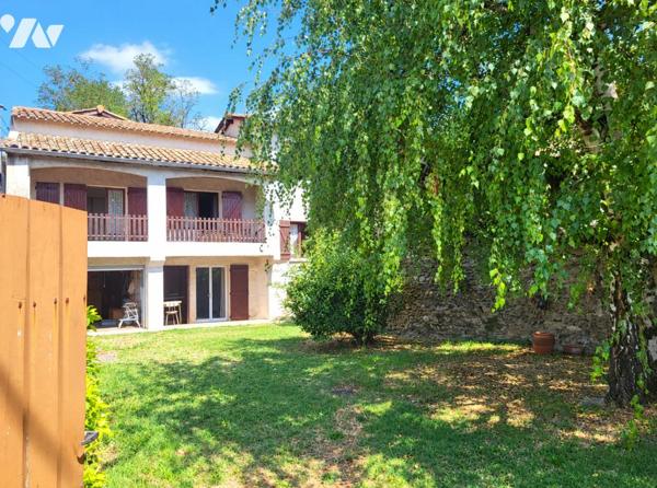 CHASSE SUR RHONE. Maison de ville + dépendances.