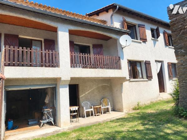 CHASSE SUR RHONE. Maison de ville + dépendances.