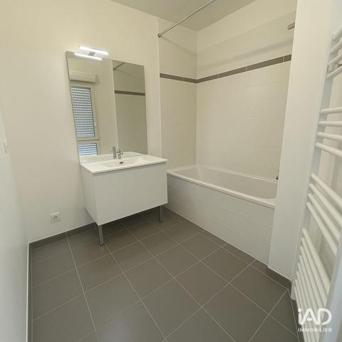 Location appartement 3 pièces 62 m² Salon-de-Provence