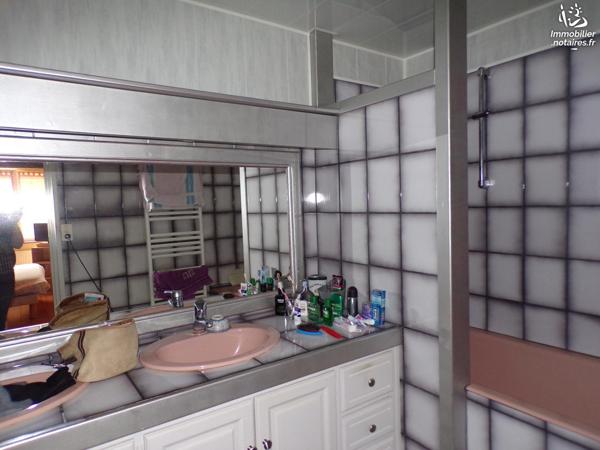 Maison en pierre entièrement rénovée située à BESSE