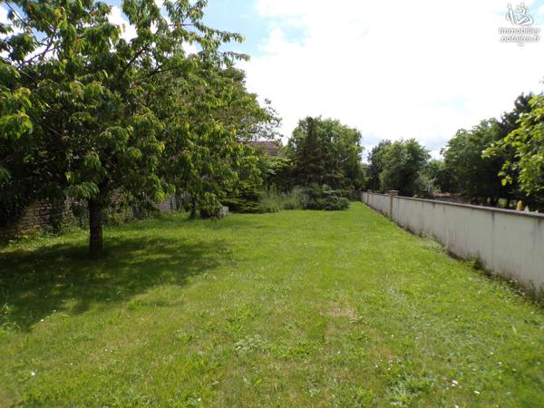 Maison en pierre entièrement rénovée située à BESSE