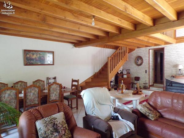 Maison en pierre entièrement rénovée située à BESSE