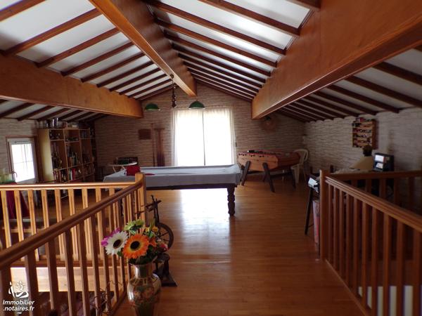 Maison en pierre entièrement rénovée située à BESSE