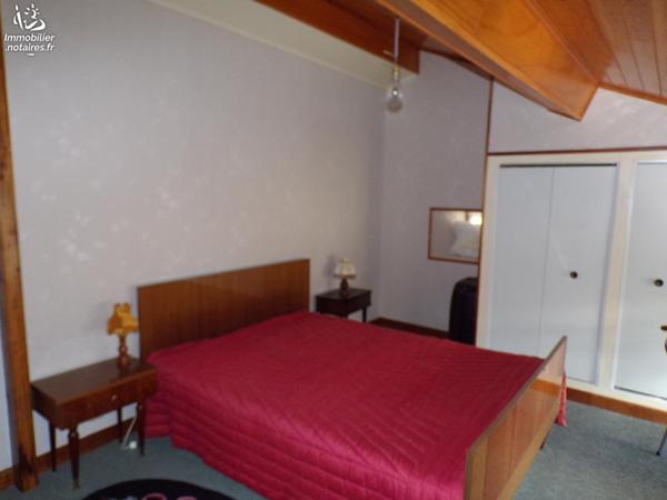 Maison en pierre entièrement rénovée située à BESSE