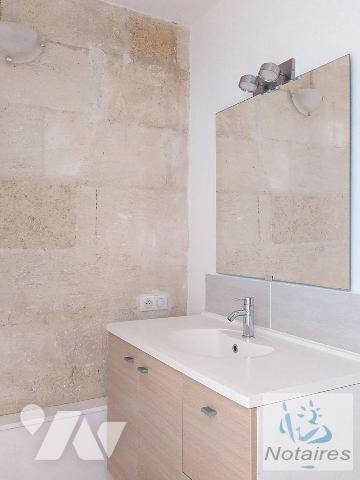 A deux pas de la place centrale ravissante maison de ville en pierre environ 129 m² de surface ...