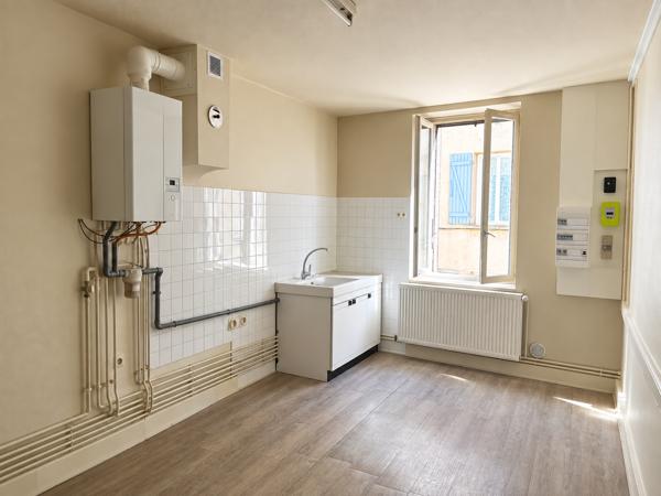 GRAND T2 - PROCHE CENTRE VILLE