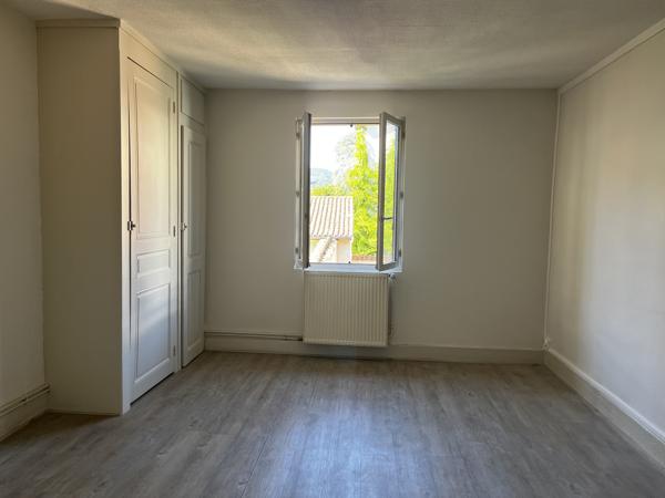 GRAND T2 - PROCHE CENTRE VILLE