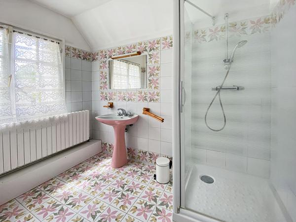 Vauréal Village : Belle Maison traditionnelle de 7 pièces avec terrain de 936 m2