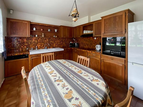 Vauréal Village : Belle Maison traditionnelle de 7 pièces avec terrain de 936 m2