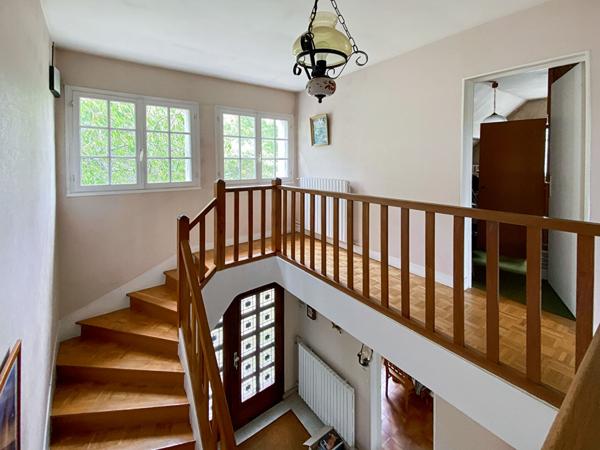 Vauréal Village : Belle Maison traditionnelle de 7 pièces avec terrain de 936 m2