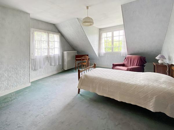 Vauréal Village : Belle Maison traditionnelle de 7 pièces avec terrain de 936 m2