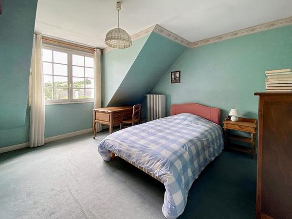 Vauréal Village : Belle Maison traditionnelle de 7 pièces avec terrain de 936 m2