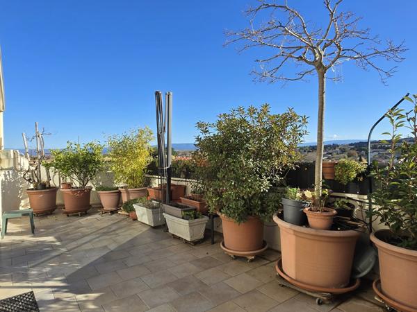Maison lumineuse avec garage, terrasse et vue exceptionnelle