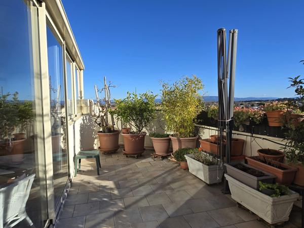 Maison lumineuse avec garage, terrasse et vue exceptionnelle