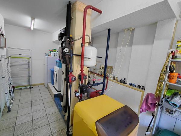 Maison en pierres avec garage attenant