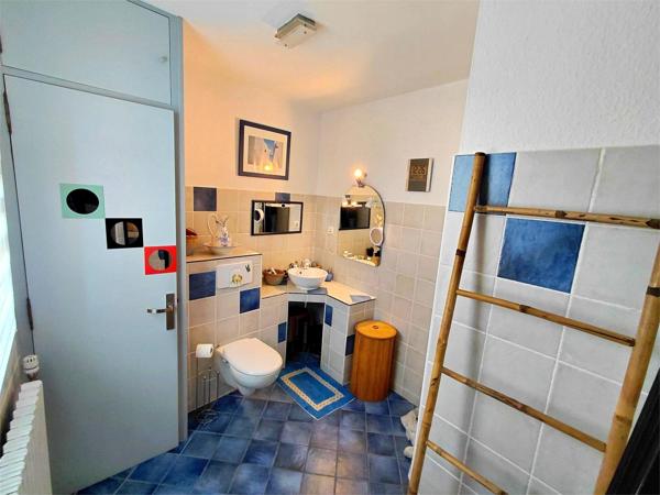 Maison en pierres avec garage attenant