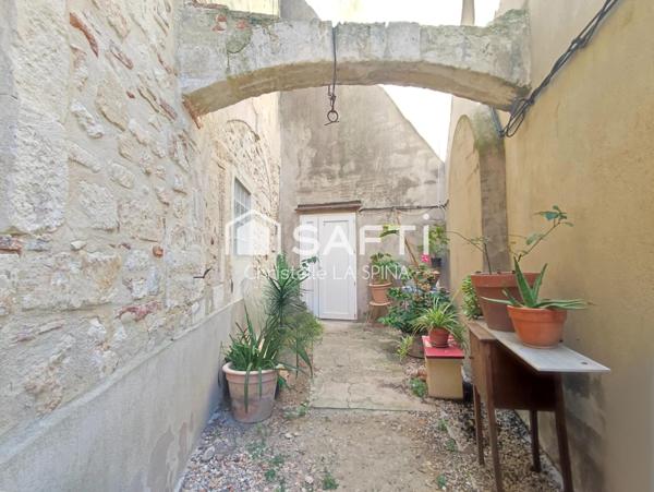 Maison de ville à fort potentiel avec dépendances