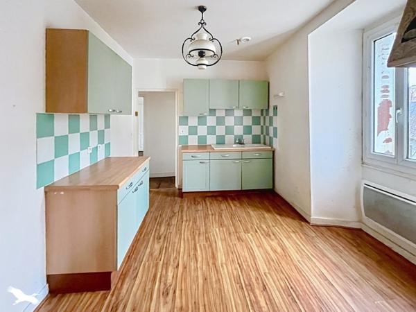 Appartement à vendre 58 300 € Saint-Yrieix-la-Perche 4 p 81 m² DPE F