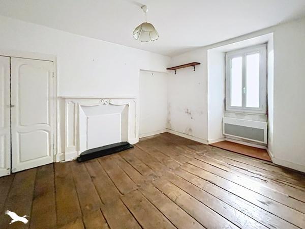 Appartement à vendre 58 300 € Saint-Yrieix-la-Perche 4 p 81 m² DPE F