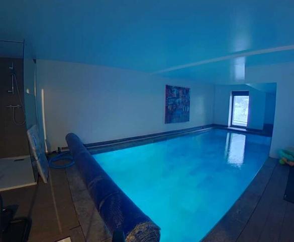 CHALET AVEC PISCINE AU PIED DES PISTES