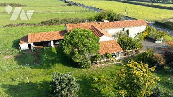 Ferme rénovée avec dépendances