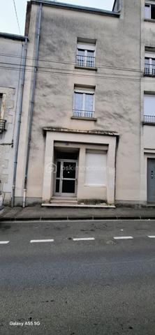 À vendre, charmant appartement T2 de 58 m² entièrement rénové.
Situé au premier étage d'une petite copropriété. La cuisine moderne, entièrement équipée, s'ouvre sur un salon spacieux et lumineux. 

Idéal pour un premier achat ou un investissement, à proximité des commerces et des transports. Contactez-nous dès maintenant pour planifier une visite et découvrir votre futur chez-vous.