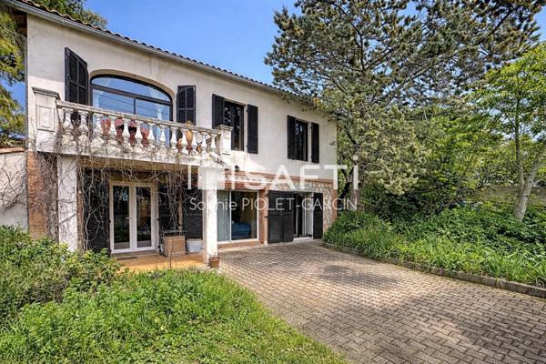 Une maison familiale dans un écrin végétal, entre mer et collines, les  Calanques à portée de main.
