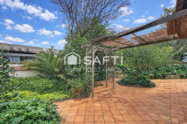 Une maison familiale dans un écrin végétal, entre mer et collines, les  Calanques à portée de main.