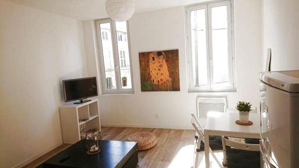 Avignon (84000) appartement refait à neuf plein de charme à coté du palais bail étudiant