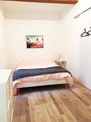 Avignon (84000) appartement refait à neuf plein de charme à coté du palais bail étudiant
