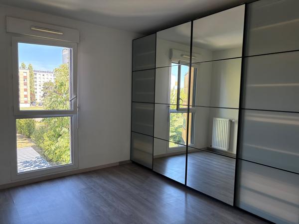 Appartement
         4 pièces
        - 77 m² Exclusivité 250 000 € *