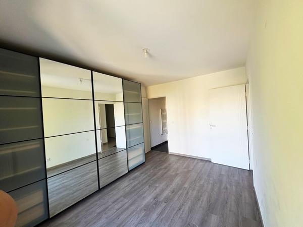 Appartement
         4 pièces
        - 77 m² Exclusivité 250 000 € *