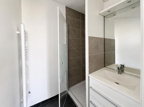 Appartement
         4 pièces
        - 77 m² Exclusivité 250 000 € *